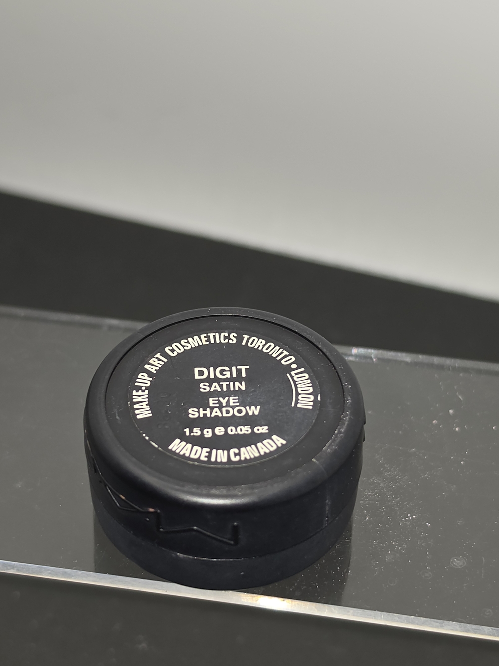 VINTAGE 1990s MAC SCREW TOP EYESHADOW- "DIGIT" - Picture 4 of 6
